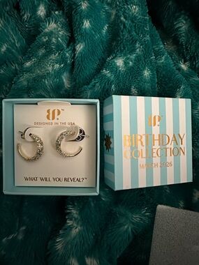 Gold plating hoops bomb party - March Birthday